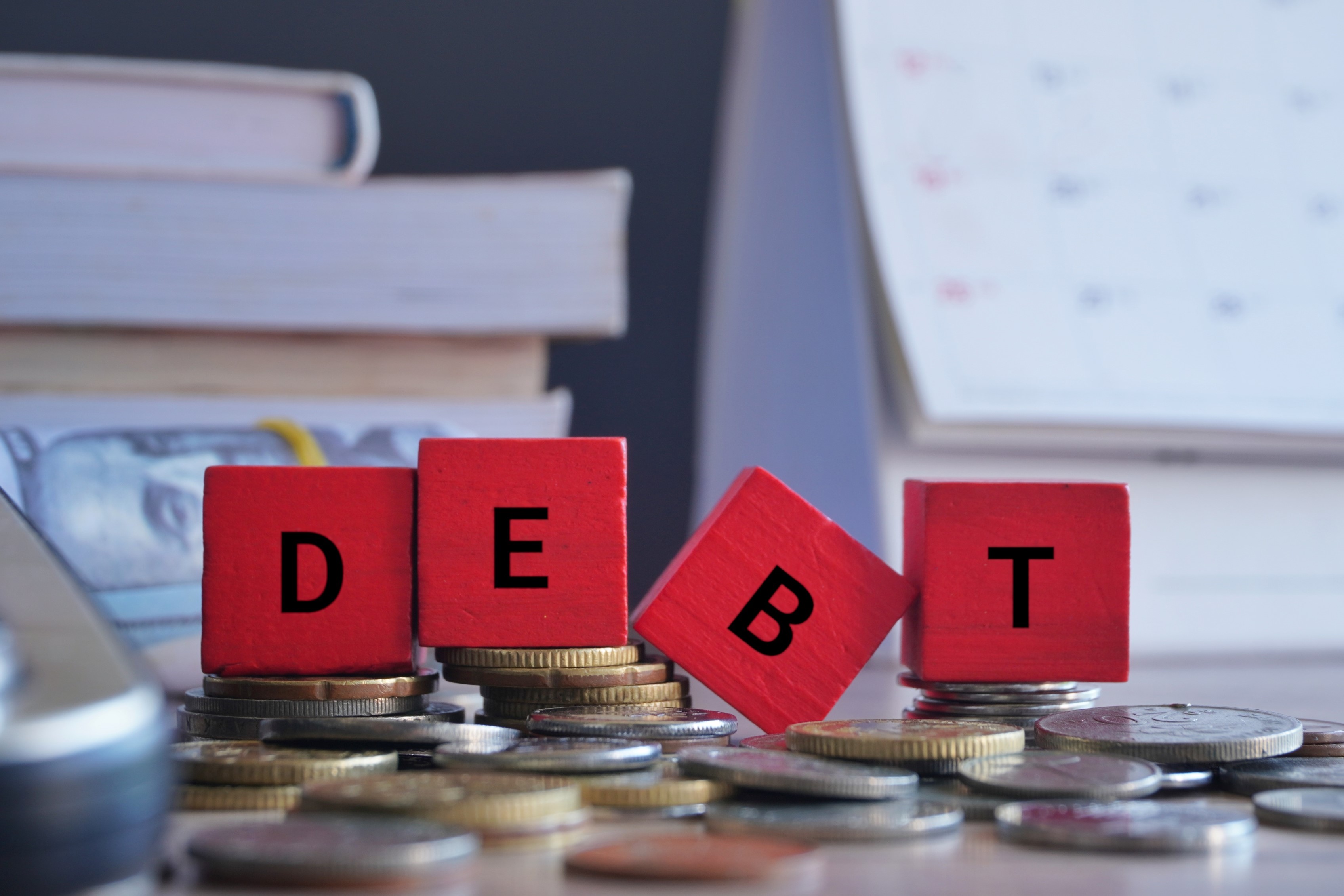 Ejemplos de deudas en una empresa
